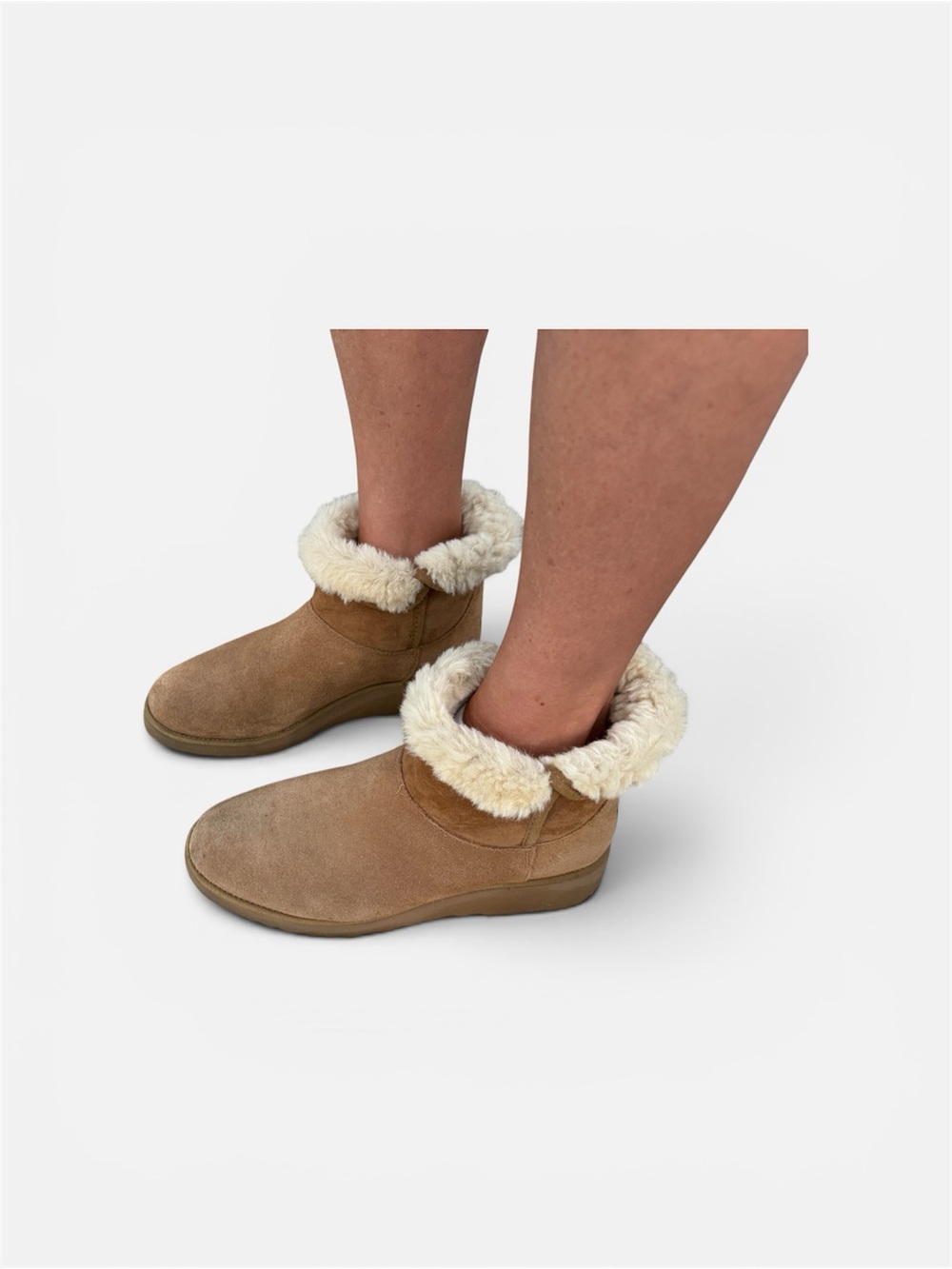 Women’s Ugg Kristin Slim Ankle Bootie Suede and sheepskin in Chestnut Size 8 1/2